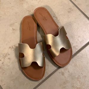 Universal Thread Gold sandals - size 6